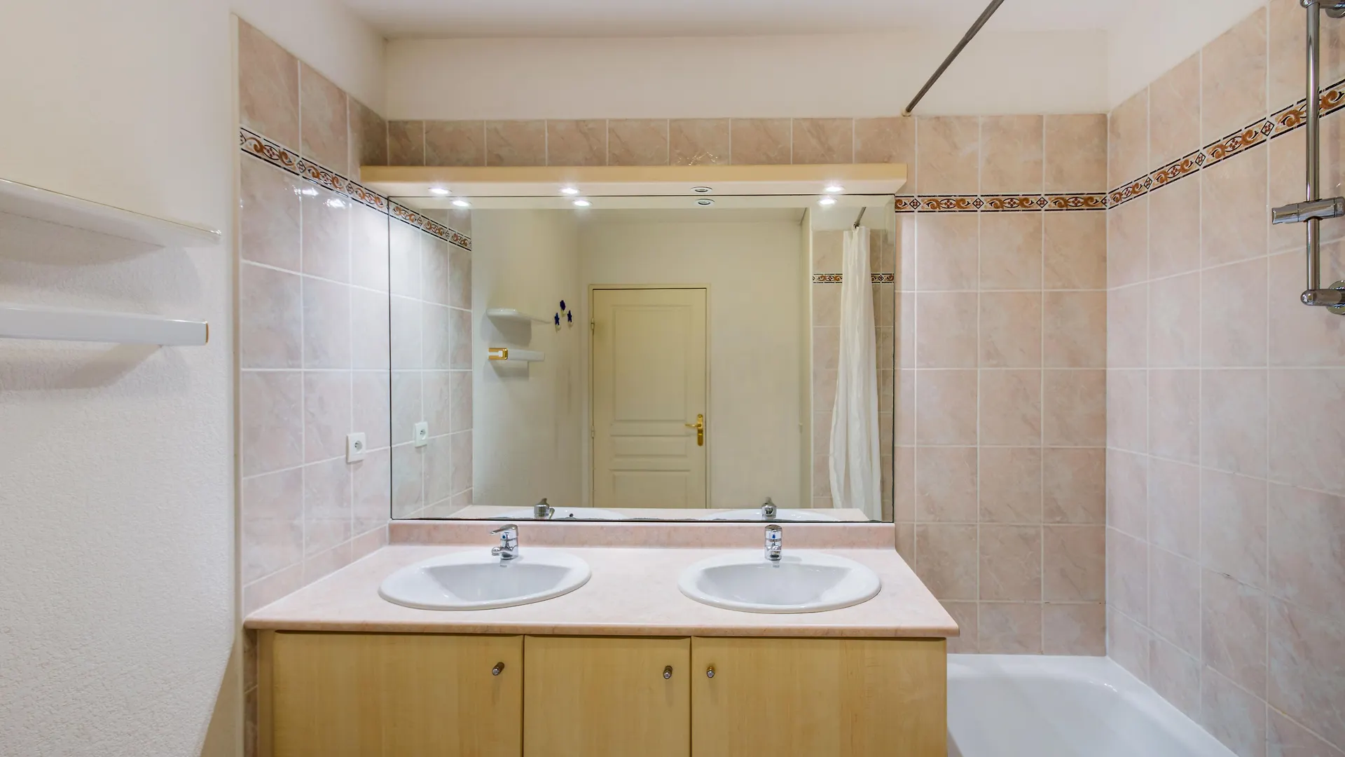 Vacanceole - Les Calanques Du Parc Aparthotel Frejus